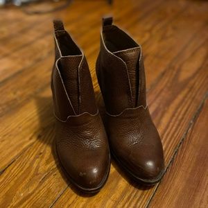 Lucky Brand Size 7 Booties in Toffee